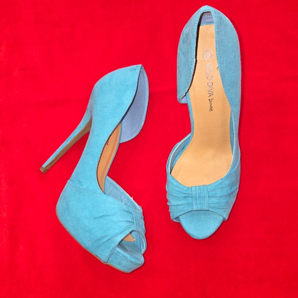 Shoes - Picture 2 of 6